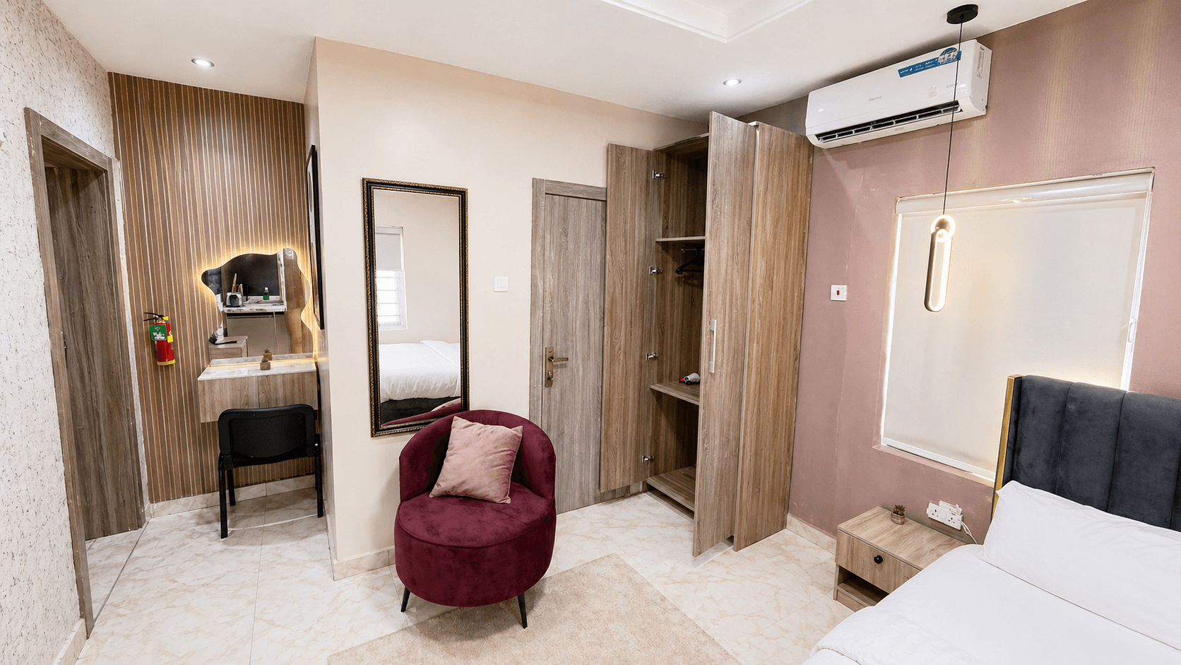 Modern Stylish Studio | Premium Mattress | Fast Wi-Fi & Smart Tv - Image 3