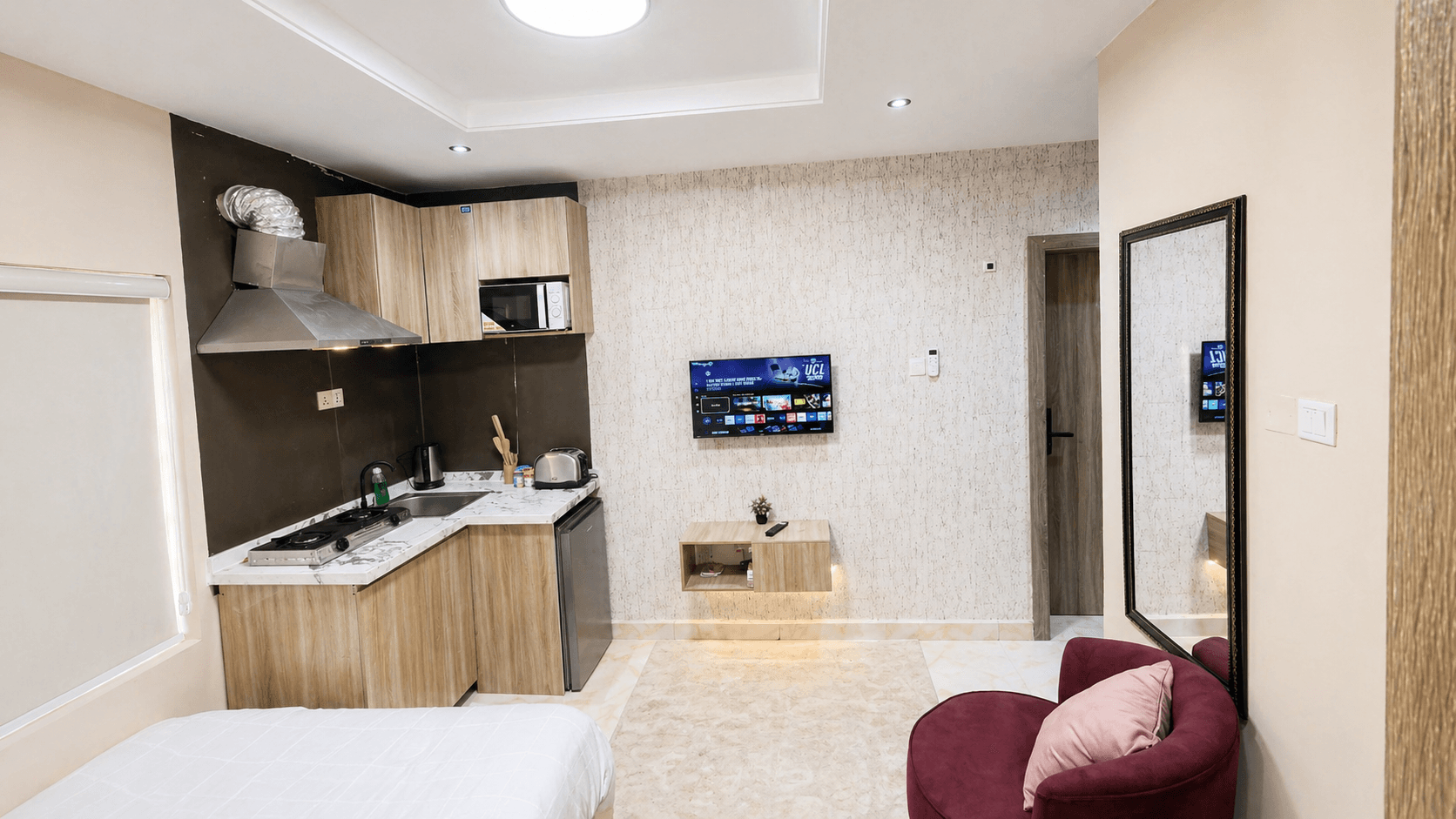 Modern Stylish Studio | Premium Mattress | Fast Wi-Fi & Smart Tv - Image 4