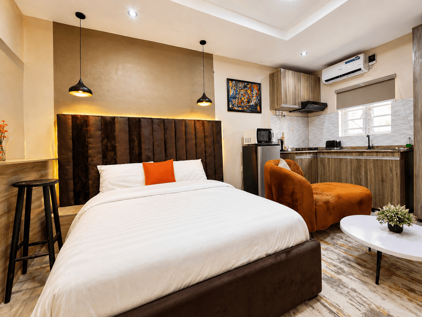 Lekki PH 1 Rustic Studio• Fast Wifi • Netflix • Ac - Image 2