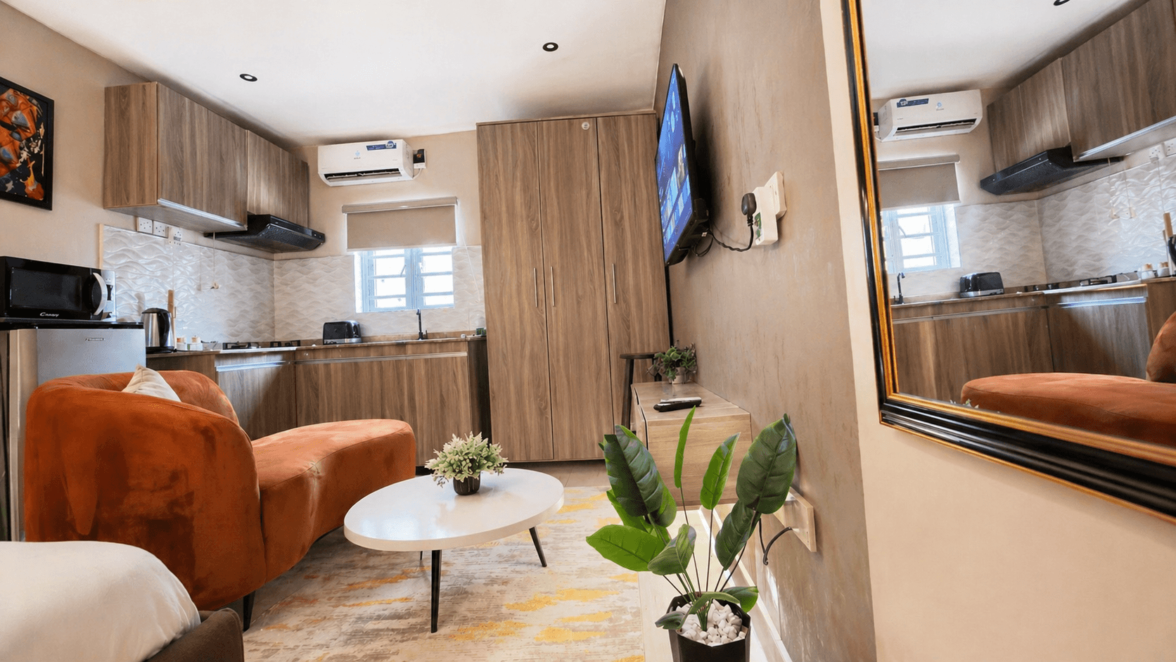 Lekki PH 1 Rustic Studio• Fast Wifi • Netflix • Ac - Image 5