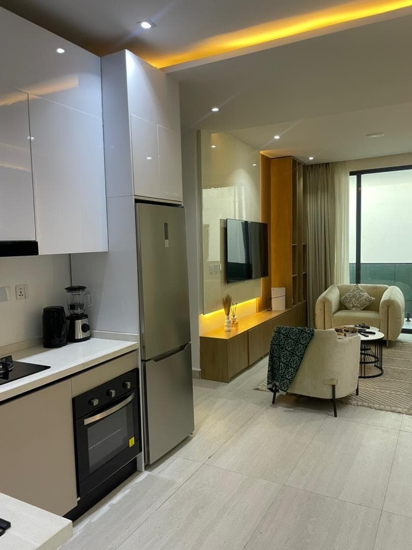 Elegant 2-Bedroom Luxury Apartment - Image 3
