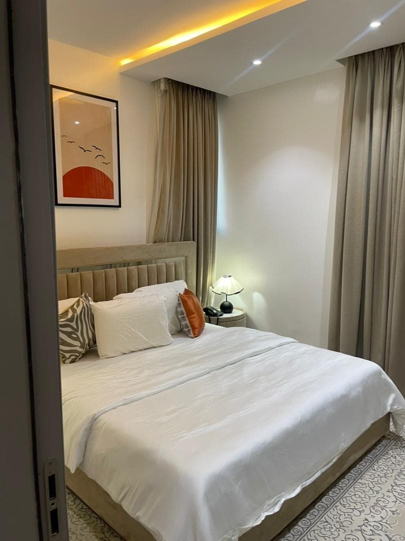 Elegant 2-Bedroom Luxury Apartment - Image 4