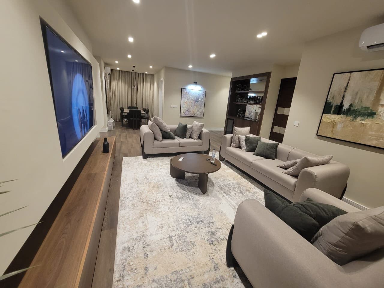 Rubby Luxury 3-Bedroom Apartment - Image 5