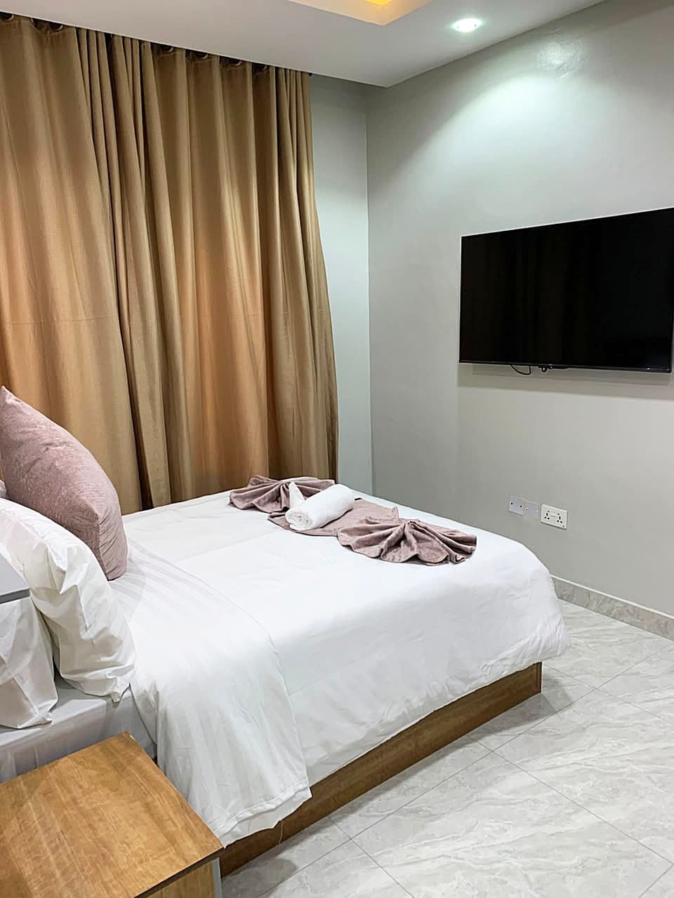 Modern 2-Bedroom Escape in Lekki - Image 2