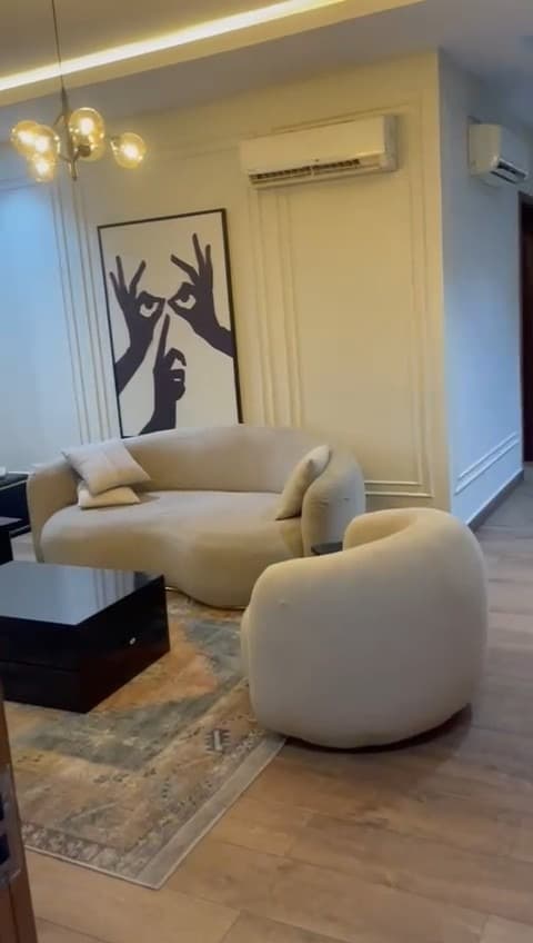 Thirteen-Thirteen Luxury 1-Bedroom Apartment - Unit 1