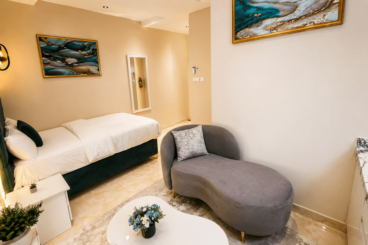 Modern Elegant Studio Premium Mattress Fast Wi-Fi & Smart Tv - Image 3