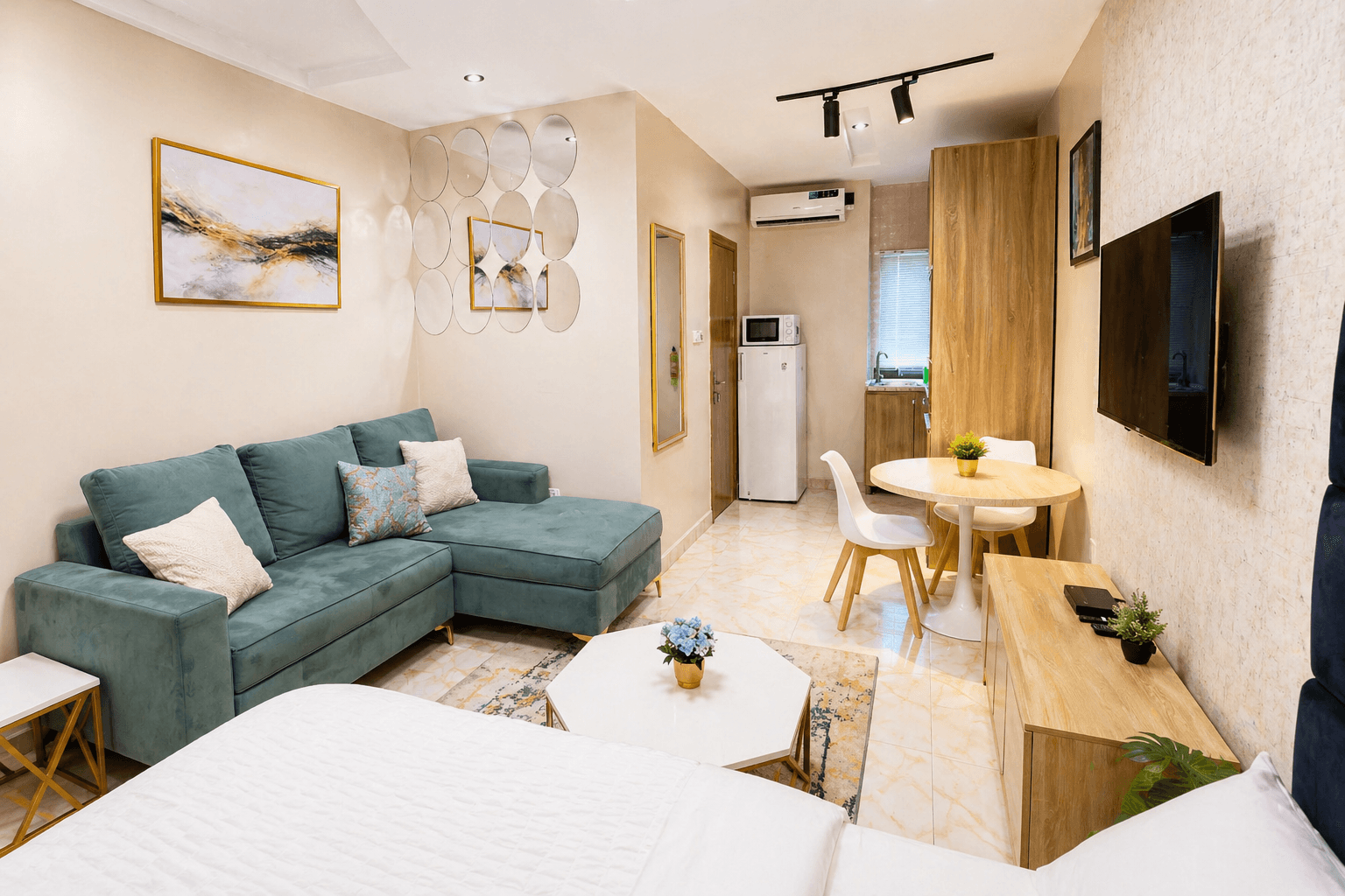 Stylish Studio Premium Comfort Fast Wi-Fi & Smart Tv