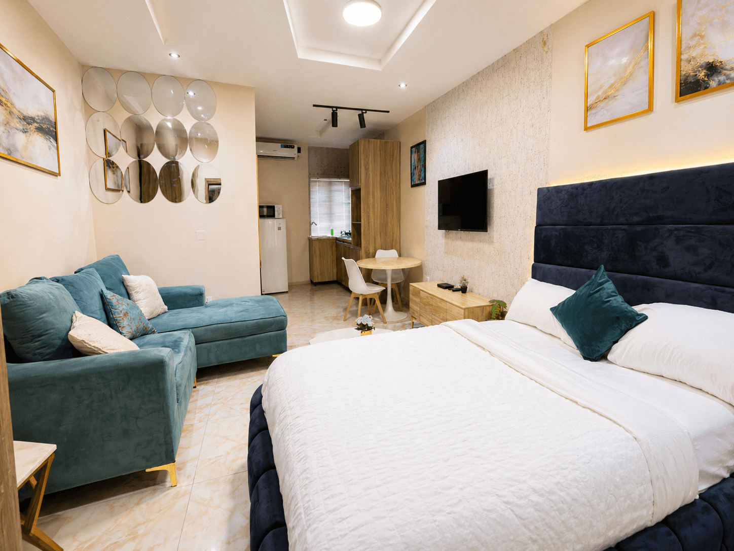 Stylish Studio Premium Comfort Fast Wi-Fi & Smart Tv - Image 3