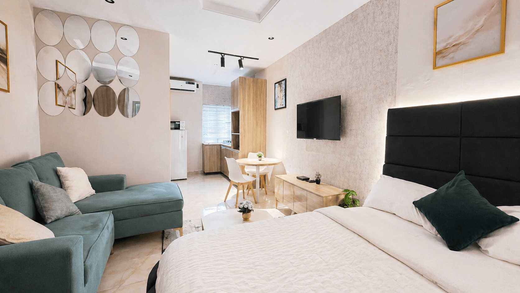 Stylish Studio Premium Comfort Fast Wi-Fi & Smart Tv - Image 5