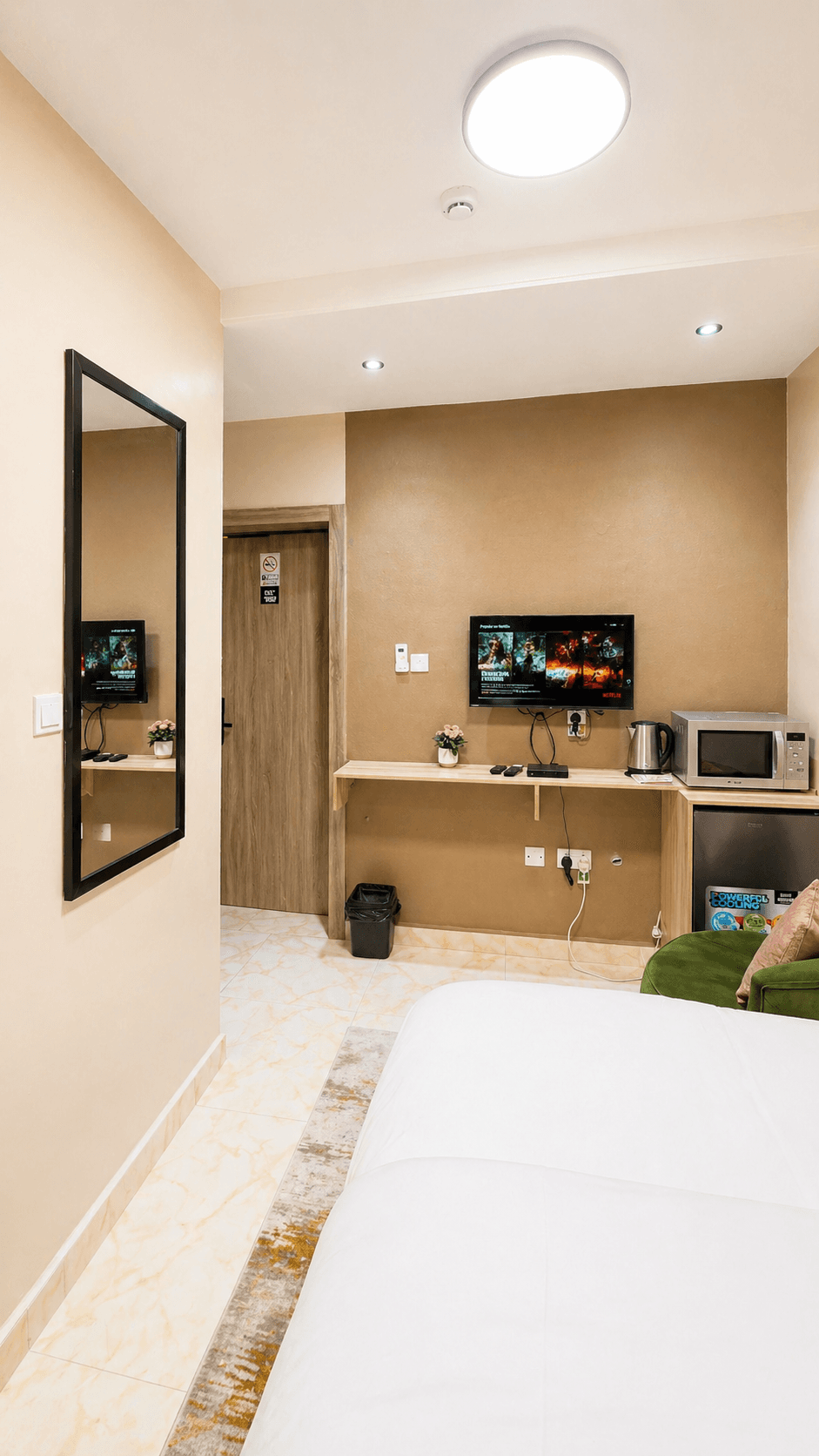 Lekki Phase 1 Chic Double Room Fast Wifi Netflix Ac - Image 5