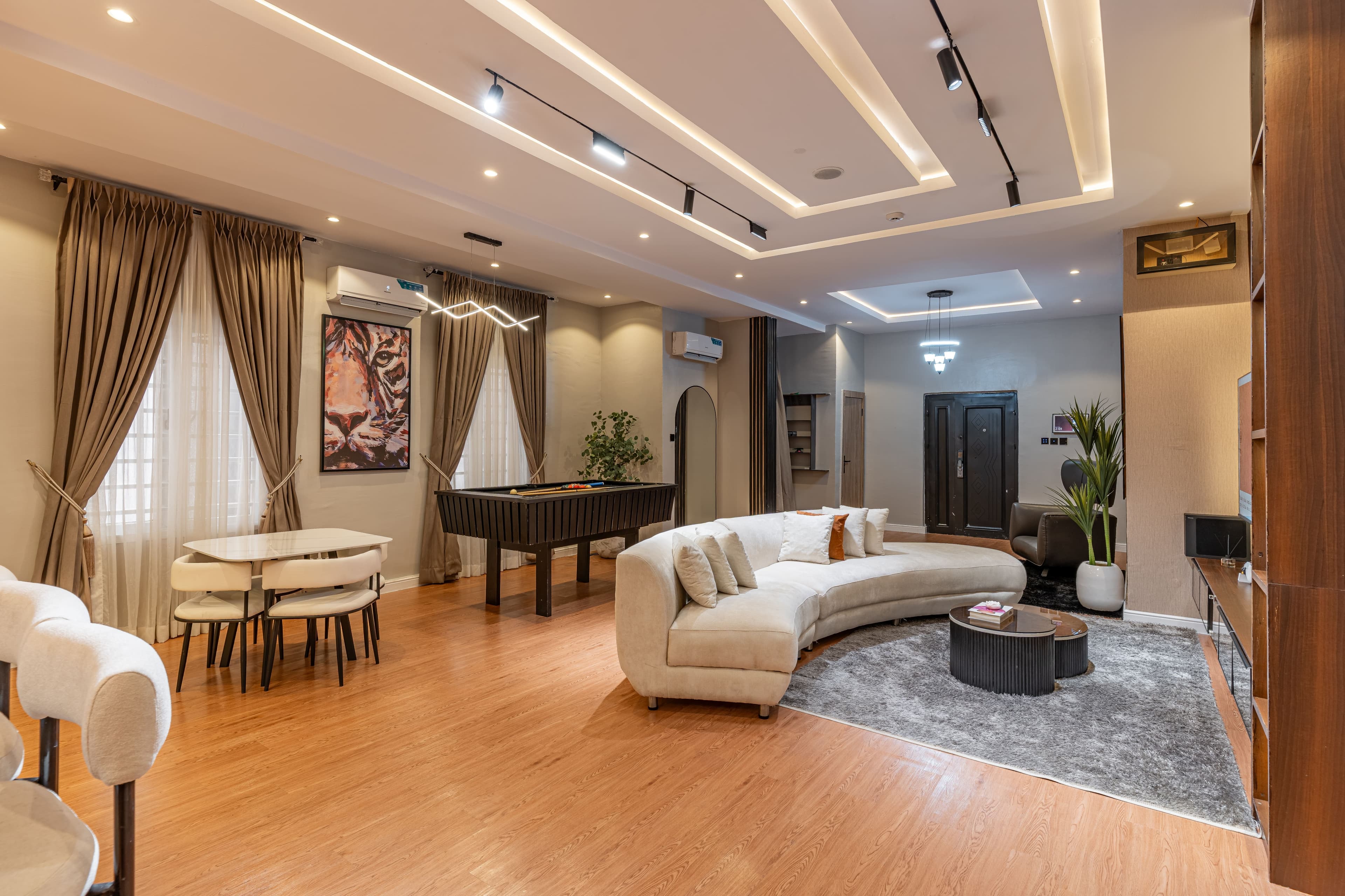 Luxury Spacious 3 Bedroom Smart House - Image 4