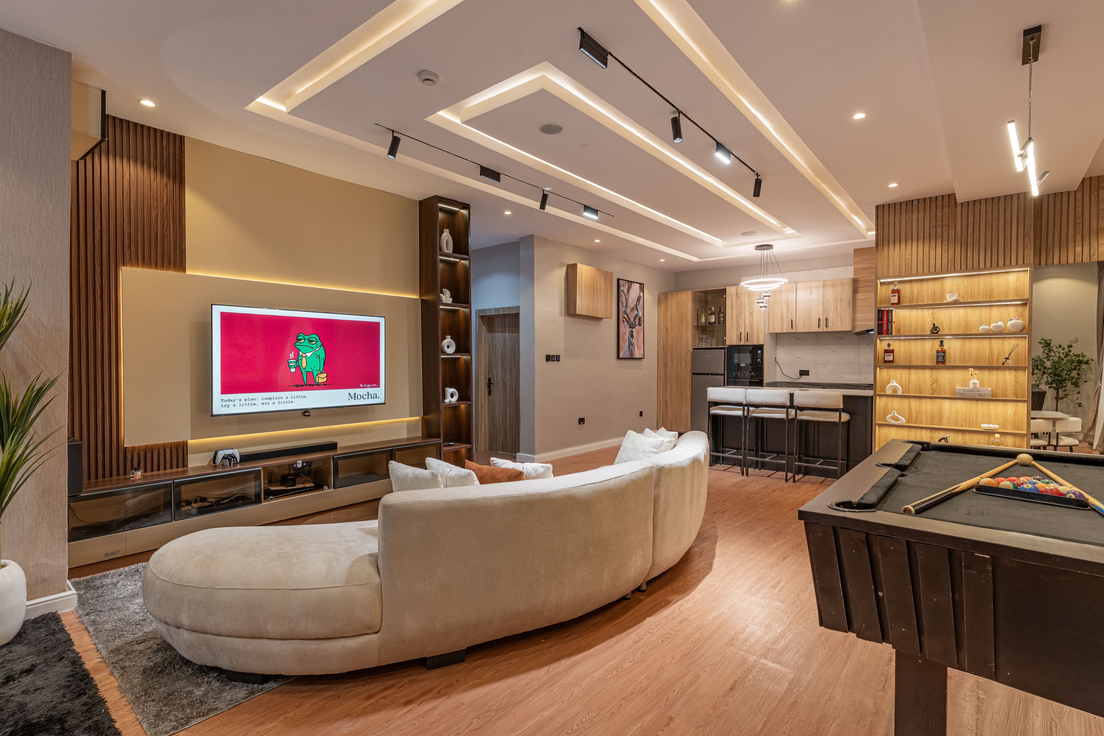 Luxury Spacious 3 Bedroom Smart House