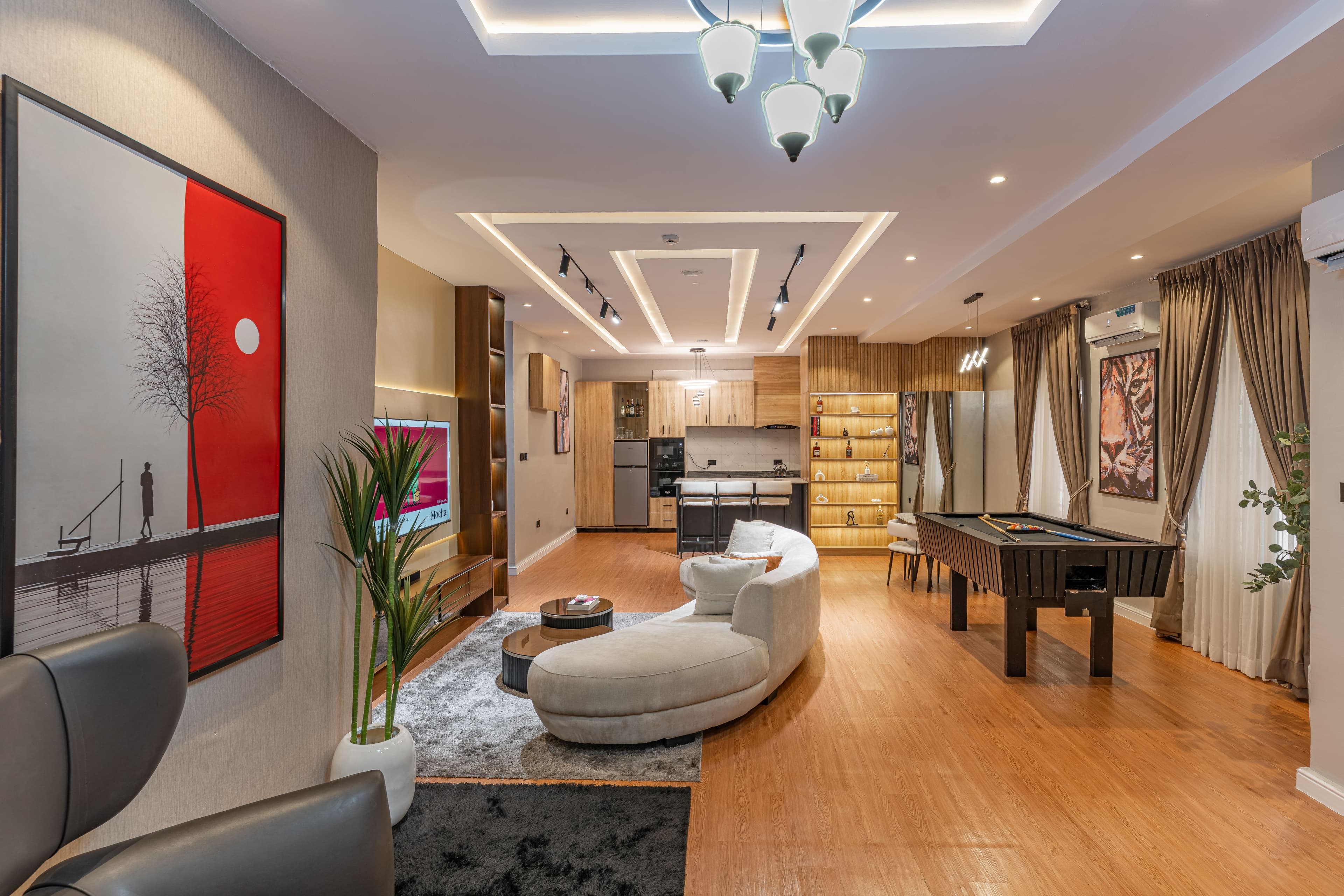 Luxury Spacious 3 Bedroom Smart House - Image 3