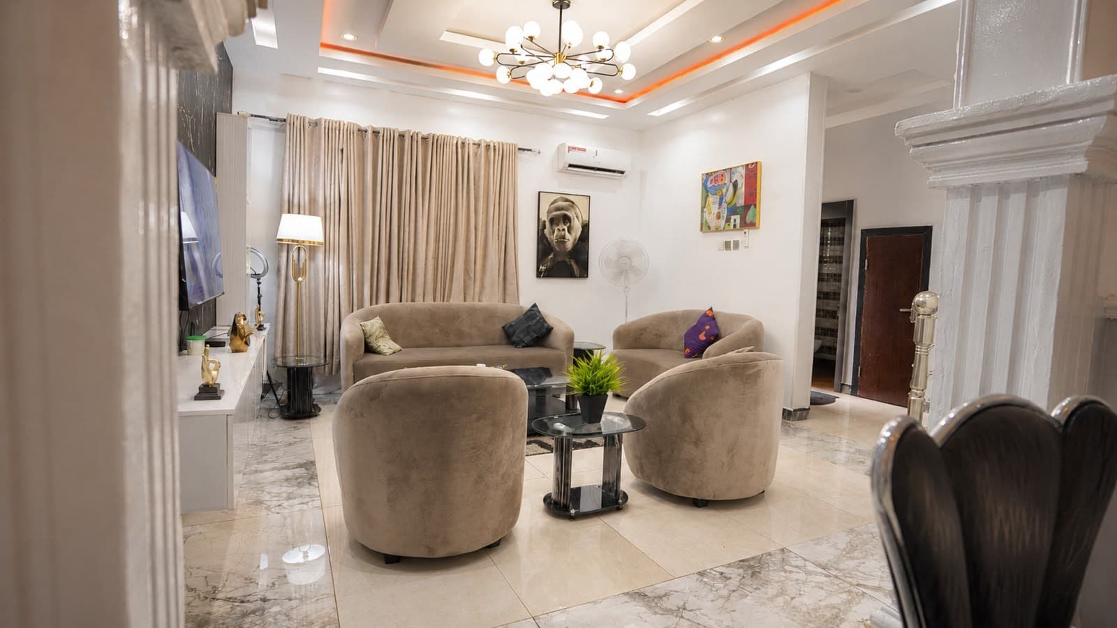 Rotzy 4-Bedroom Apartment - Image 2