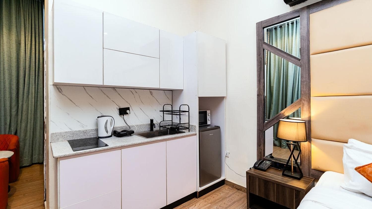 Elegant & Cozy Studio Apartment - Unit 1 - Image 3