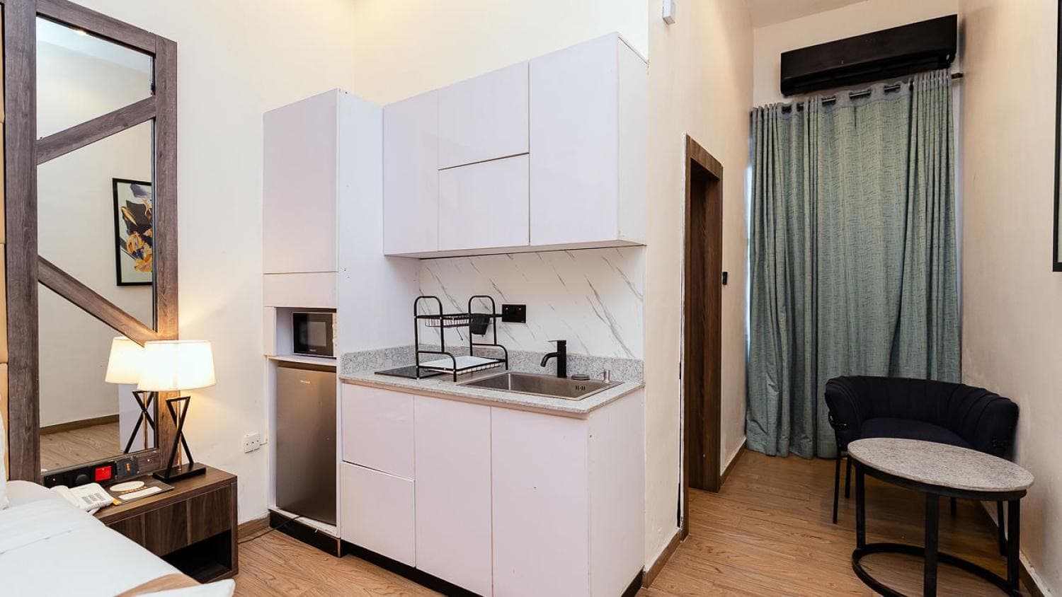 Elegant & Cozy Studio Apartment - Unit 1 - Image 4