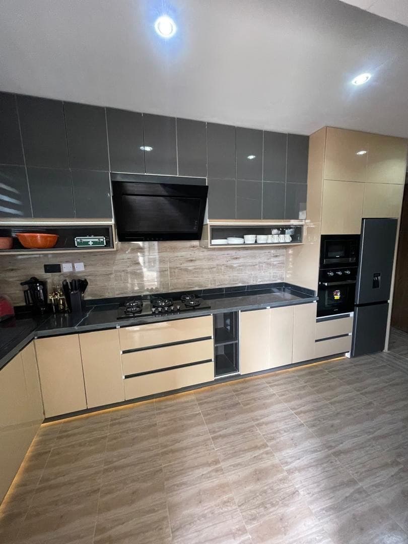 Farath Apartment Luxury 3-Bedroom Stay in the Heart of Abuja - Image 5
