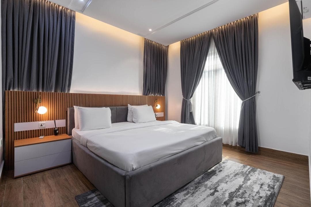 Spacious & Modern 3-Bedroom Apartment - Image 5