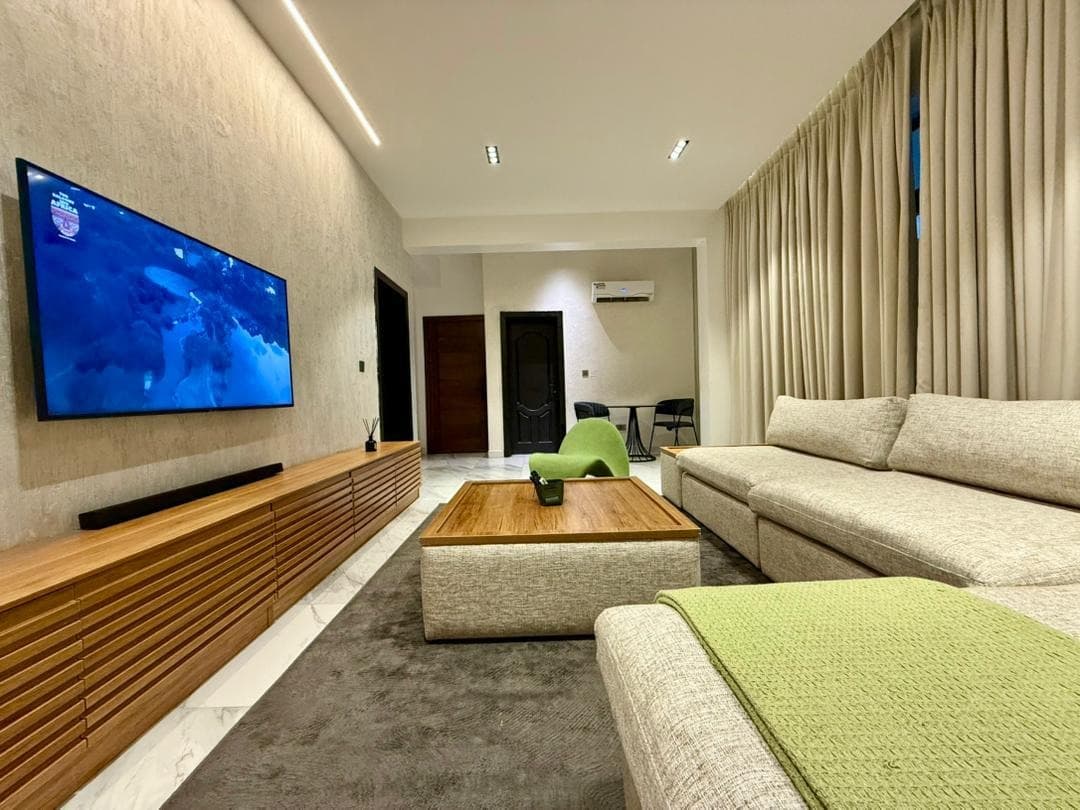Vha -Oniru Luxury 1-Bedroom Serviced Apartment - Image 2