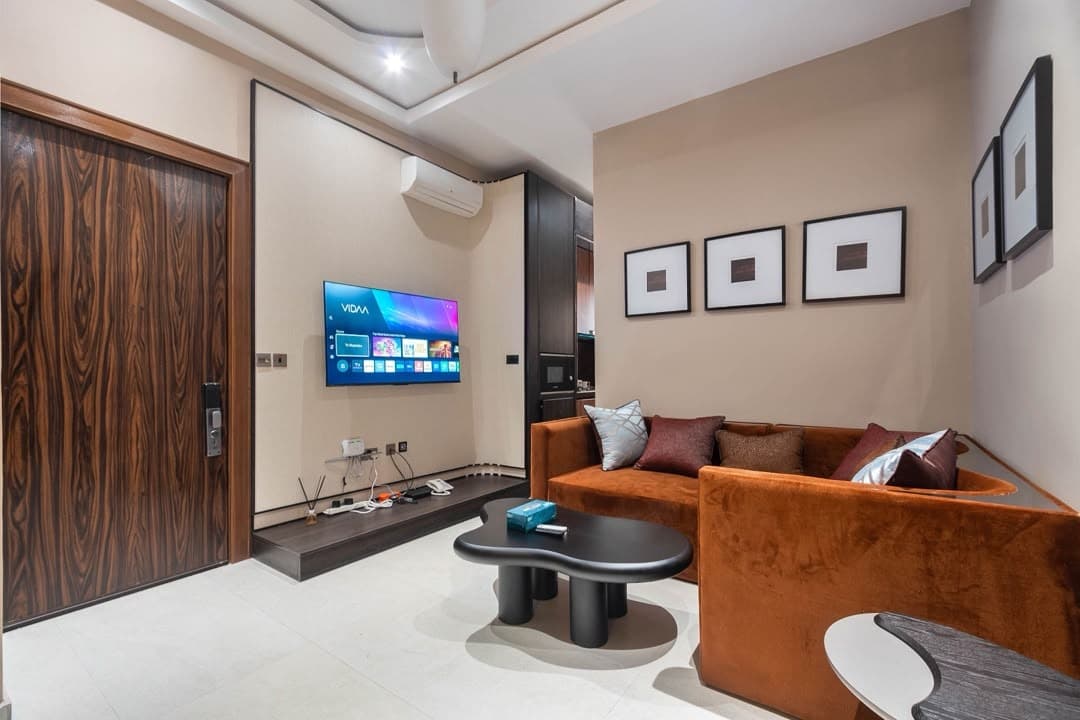Gratia Suite 2-Bedroom with Private Cinema, Rooftop Lounge & In-House Chef - Image 4