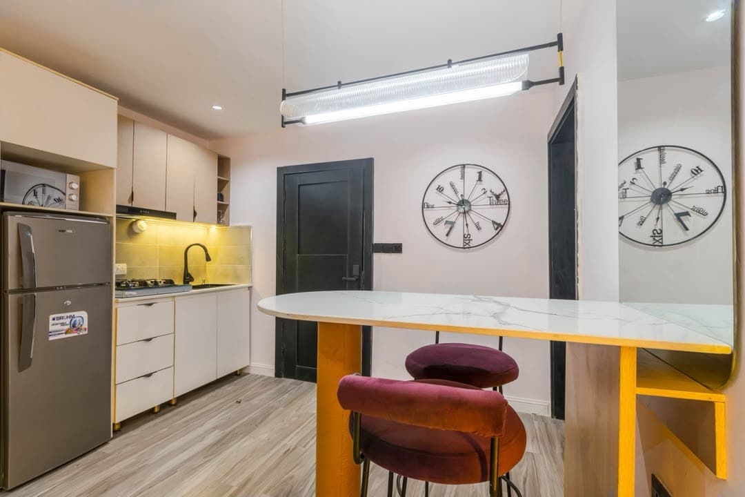 Urban Oasis 1-Bedroom Apartment - Image 3