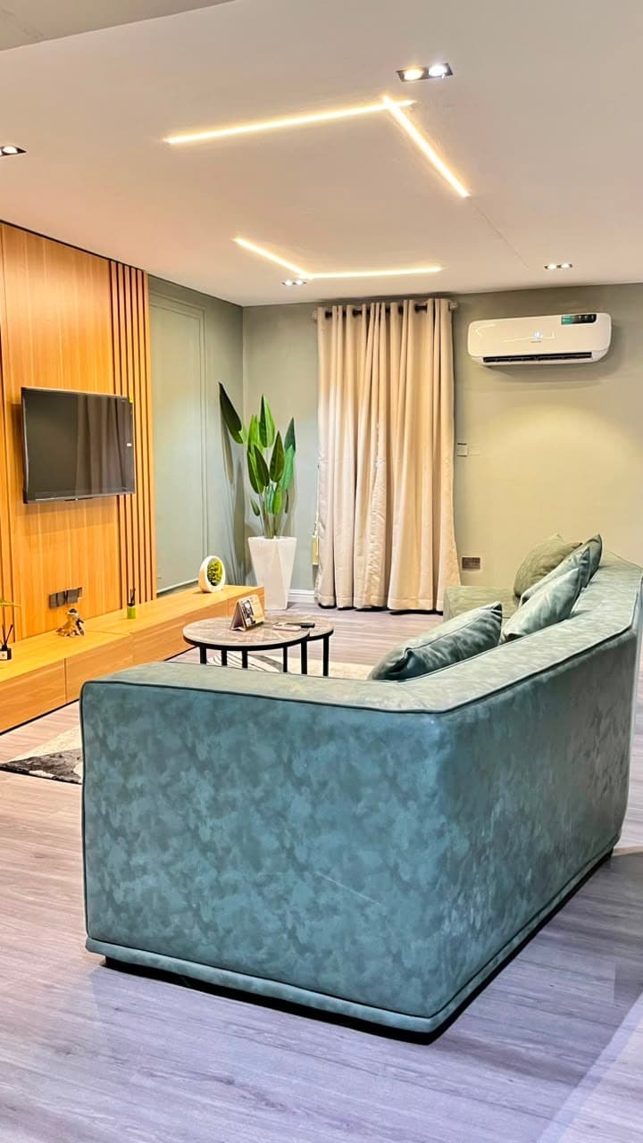 Sleek 1-Bedroom Retreat in Prime Location - Image 4