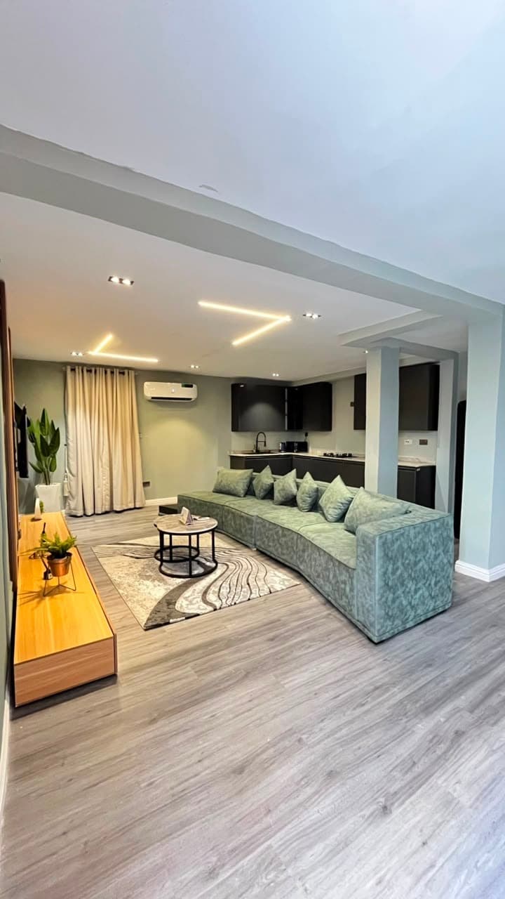 Sleek 1-Bedroom Retreat in Prime Location - Image 5