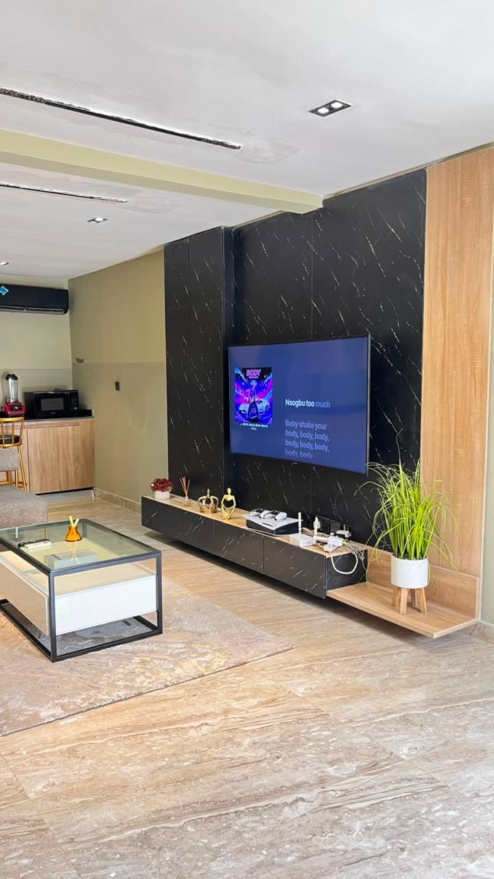 Executive Luxury Living 1-Bedroom Suite - Image 3