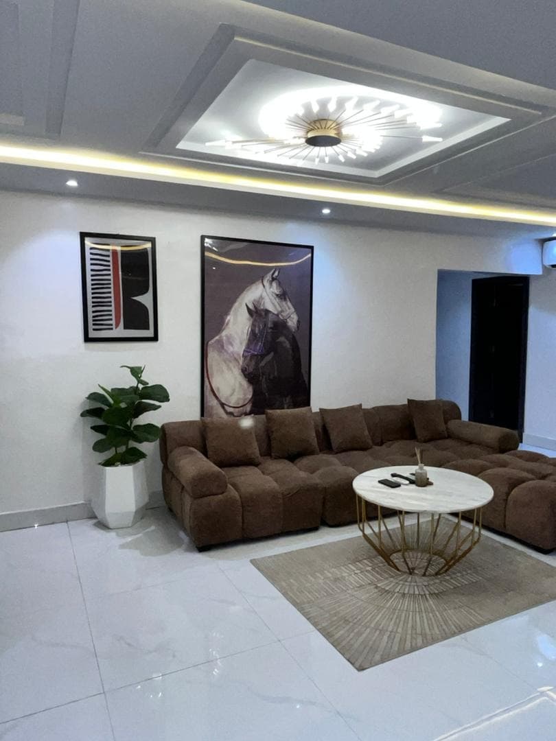 Fully Serviced Luxury 2-Bedroom Suite - Image 3