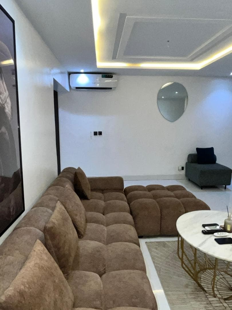 Fully Serviced Luxury 2-Bedroom Suite - Image 4