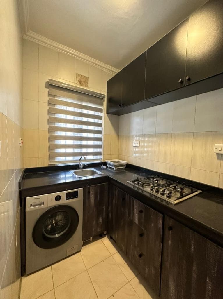 Luxury 1-Bedroom Apartment in Lekki Phase 1 - Image 4