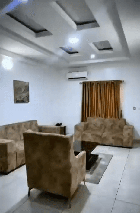 Brilsco Luxury 1-Bedroom Apartment - Image 2