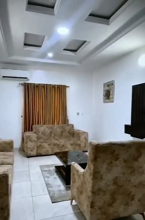 Brilsco Luxury 1-Bedroom Apartment - Image 4