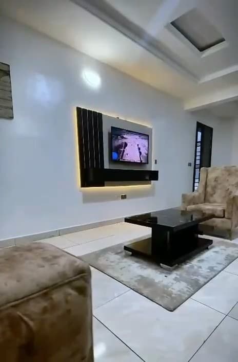 Brilsco Luxury 1-Bedroom Apartment - Image 5