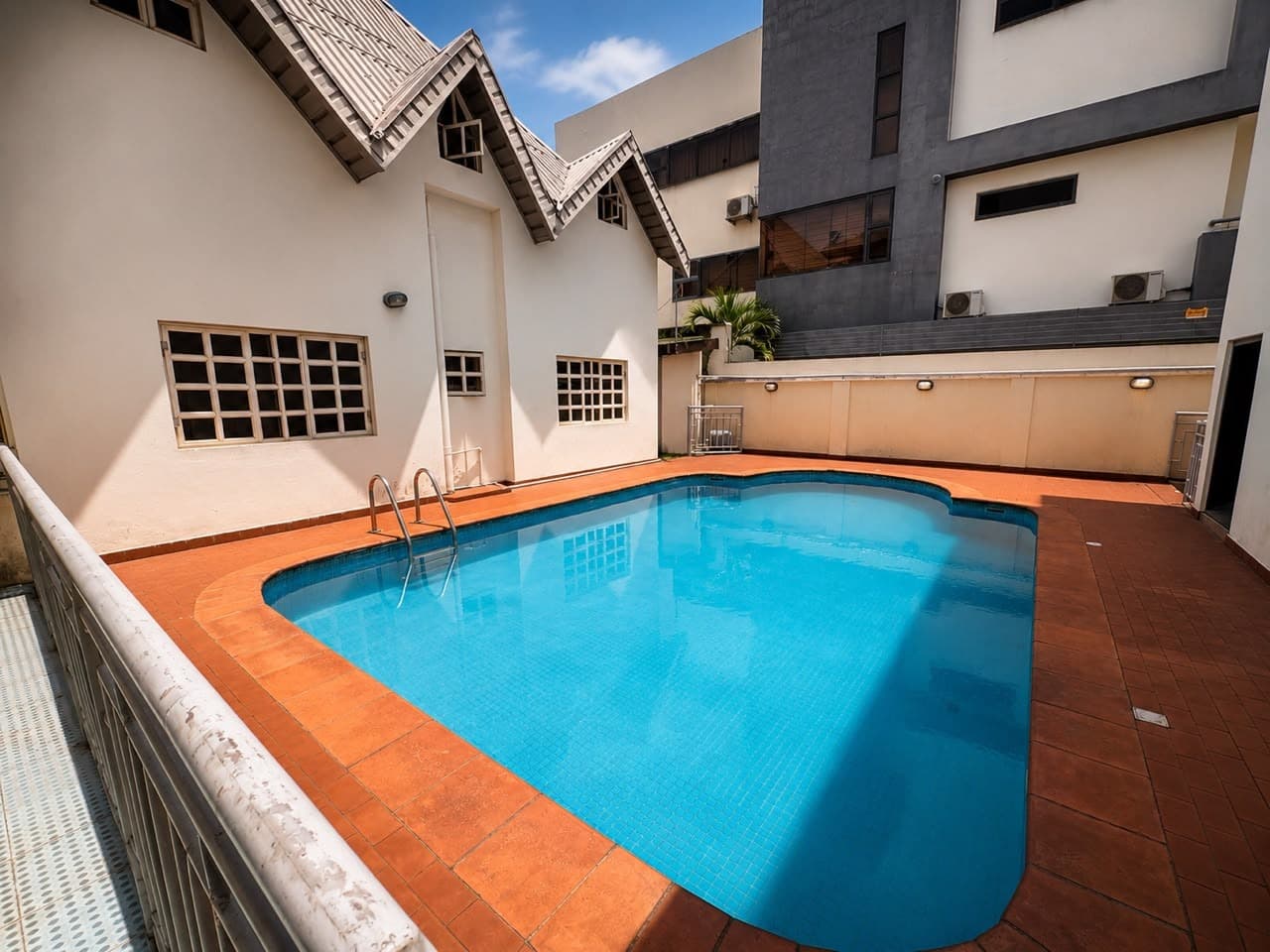 New Elegant Studio Apartment Unit - Image 3