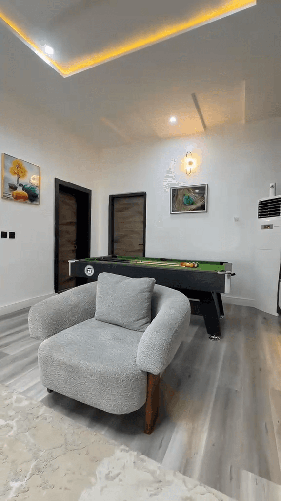 The Sassy Cue - 4-Bedroom Duplex in Ikota - Image 4
