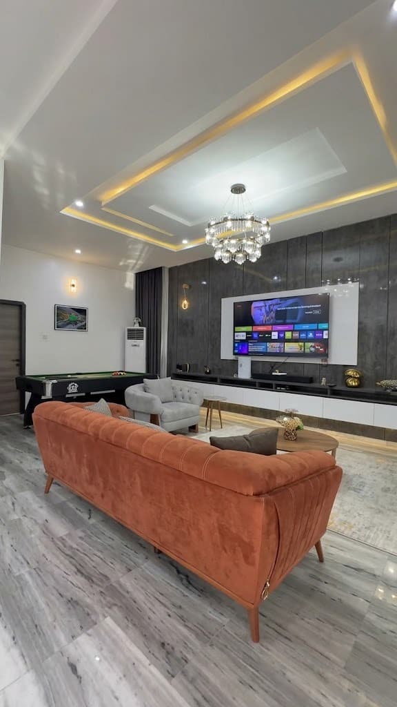 The Sassy Cue - 4-Bedroom Duplex in Ikota