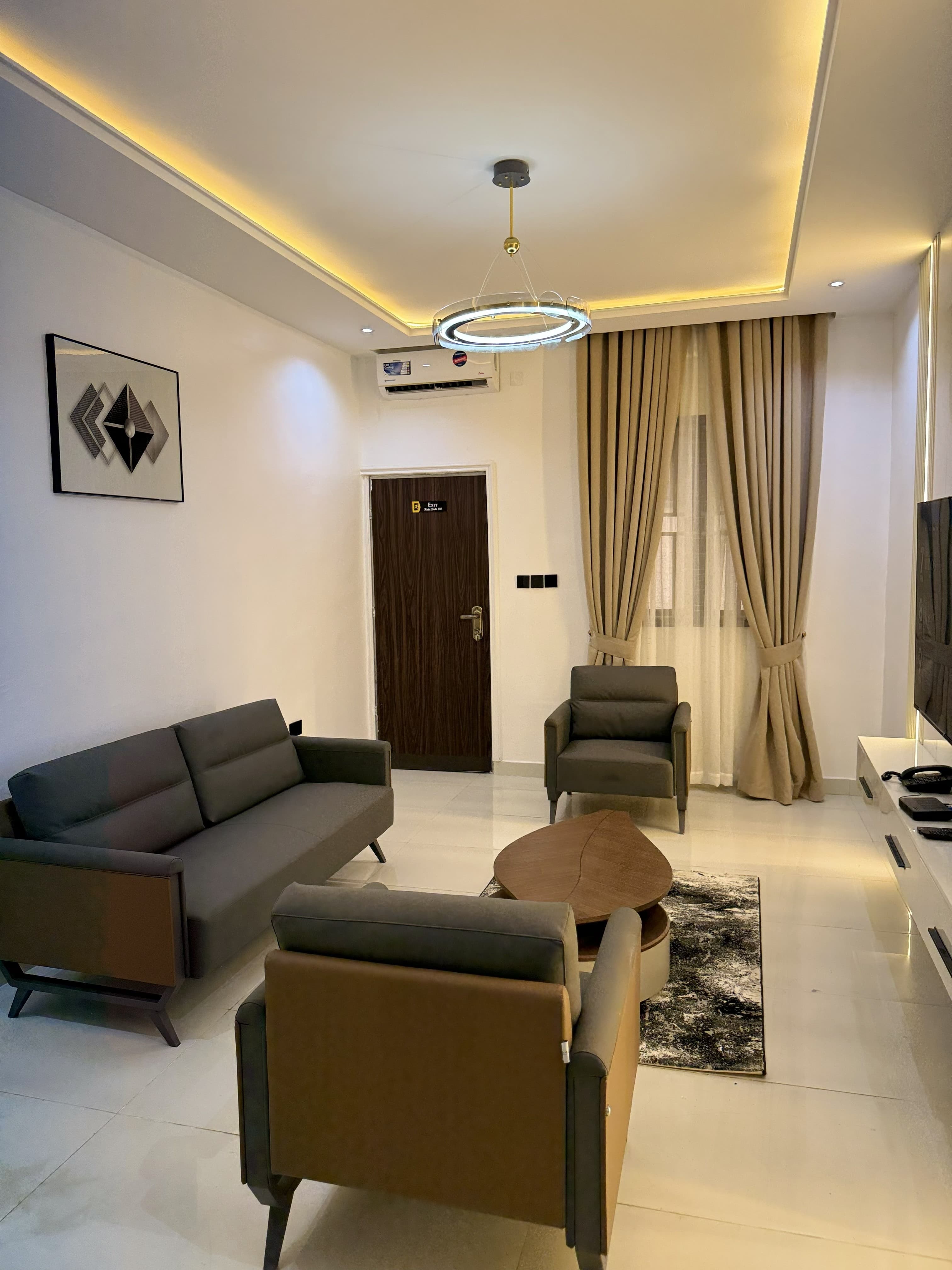 The Solace Suite - a Refined 1-Bedroom Apartment - Image 2