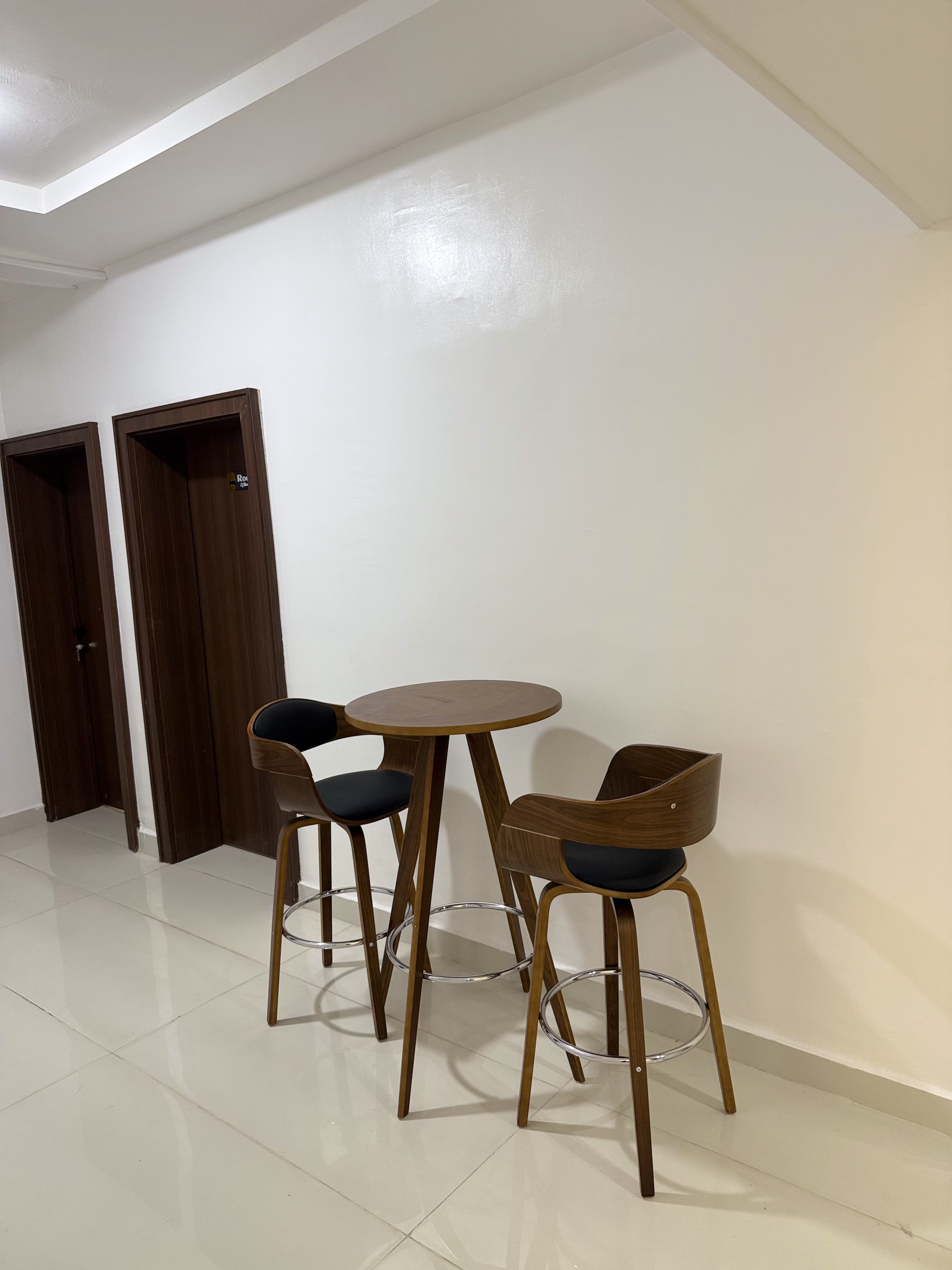 E/Burger 3-Bedroom Apartment - Image 5