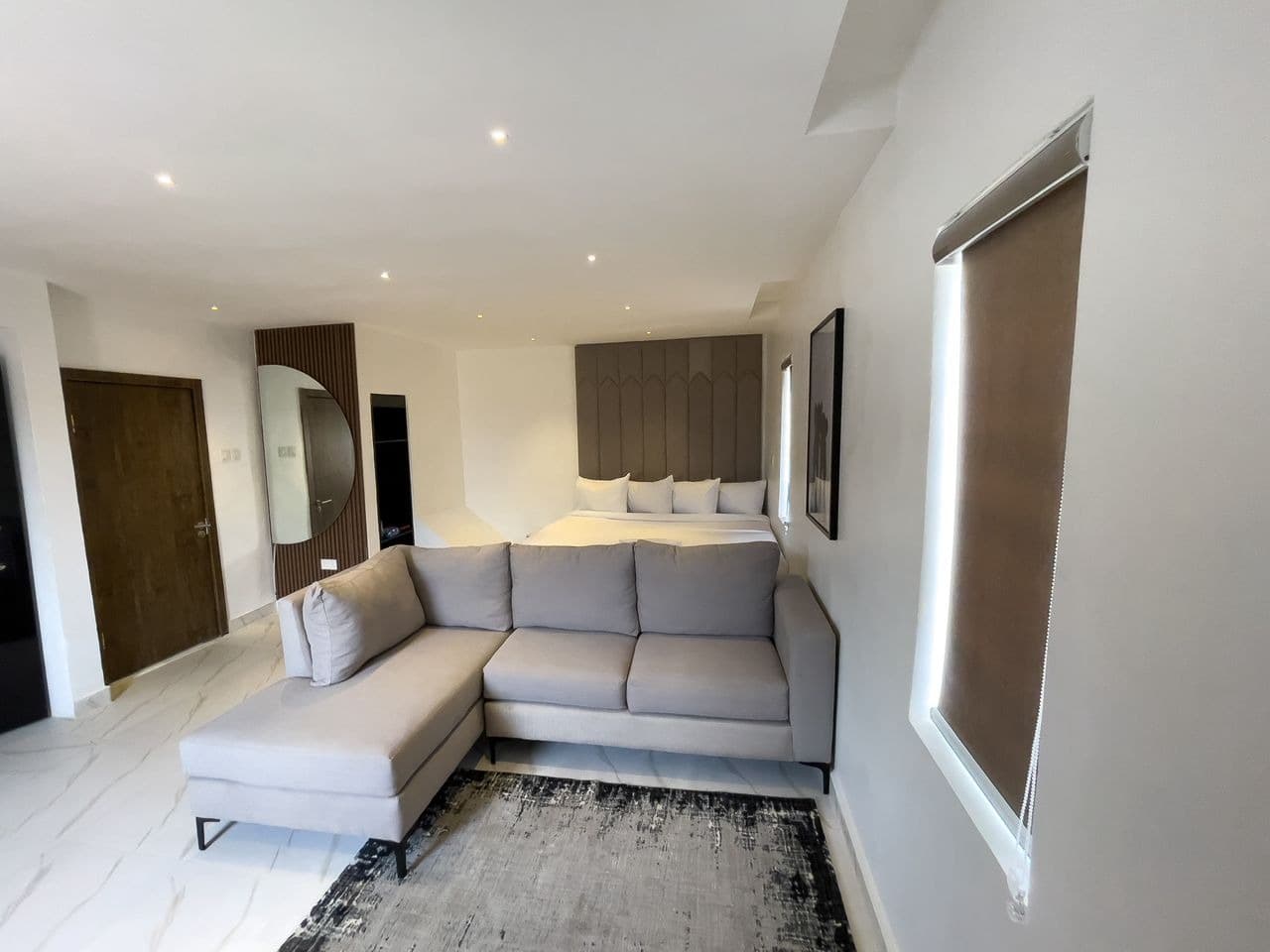 Deluxe Studio Apartment - Image 3