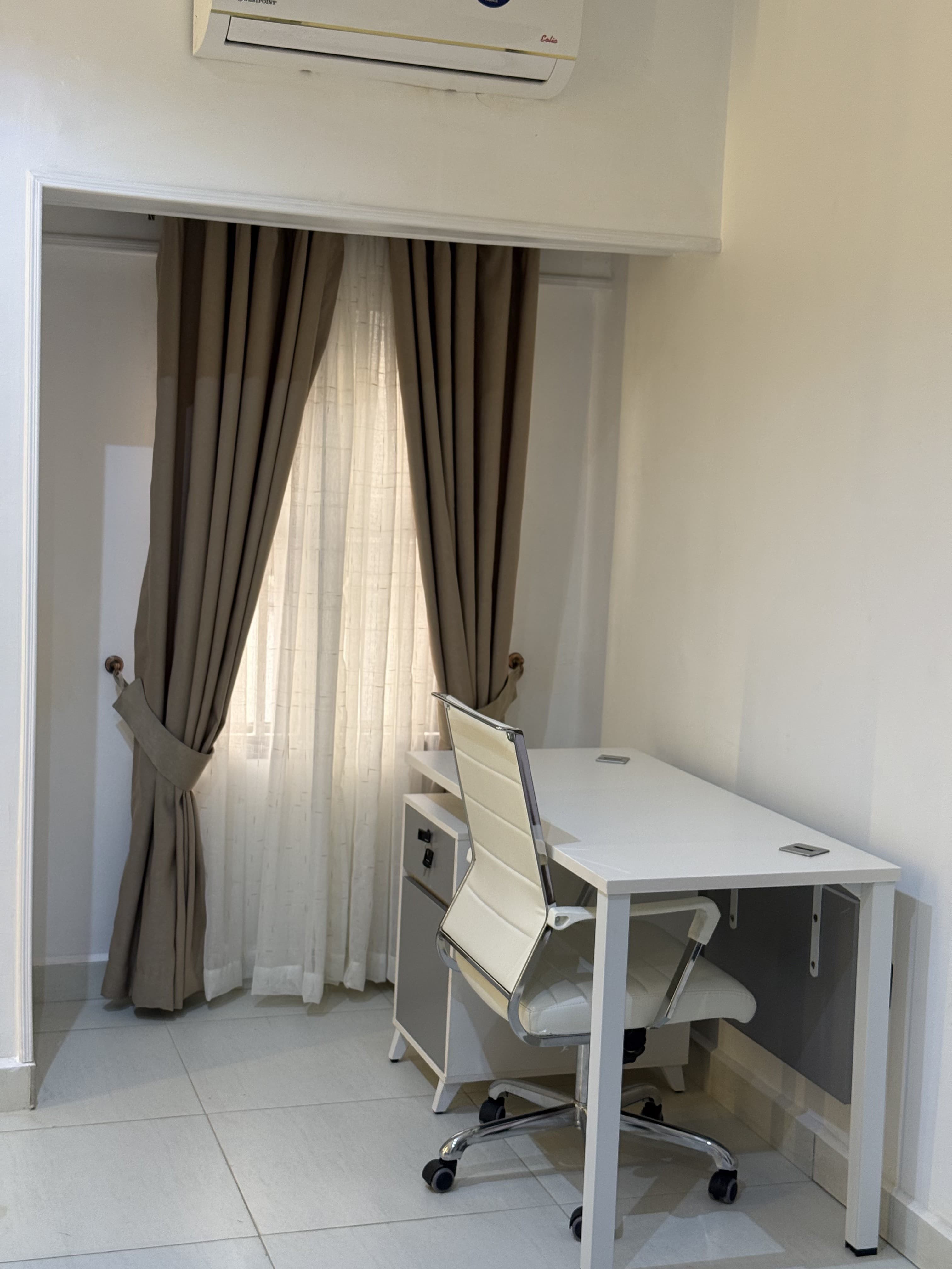 Aristotle Sophisticated 3-Bedroom Apartment - Image 4