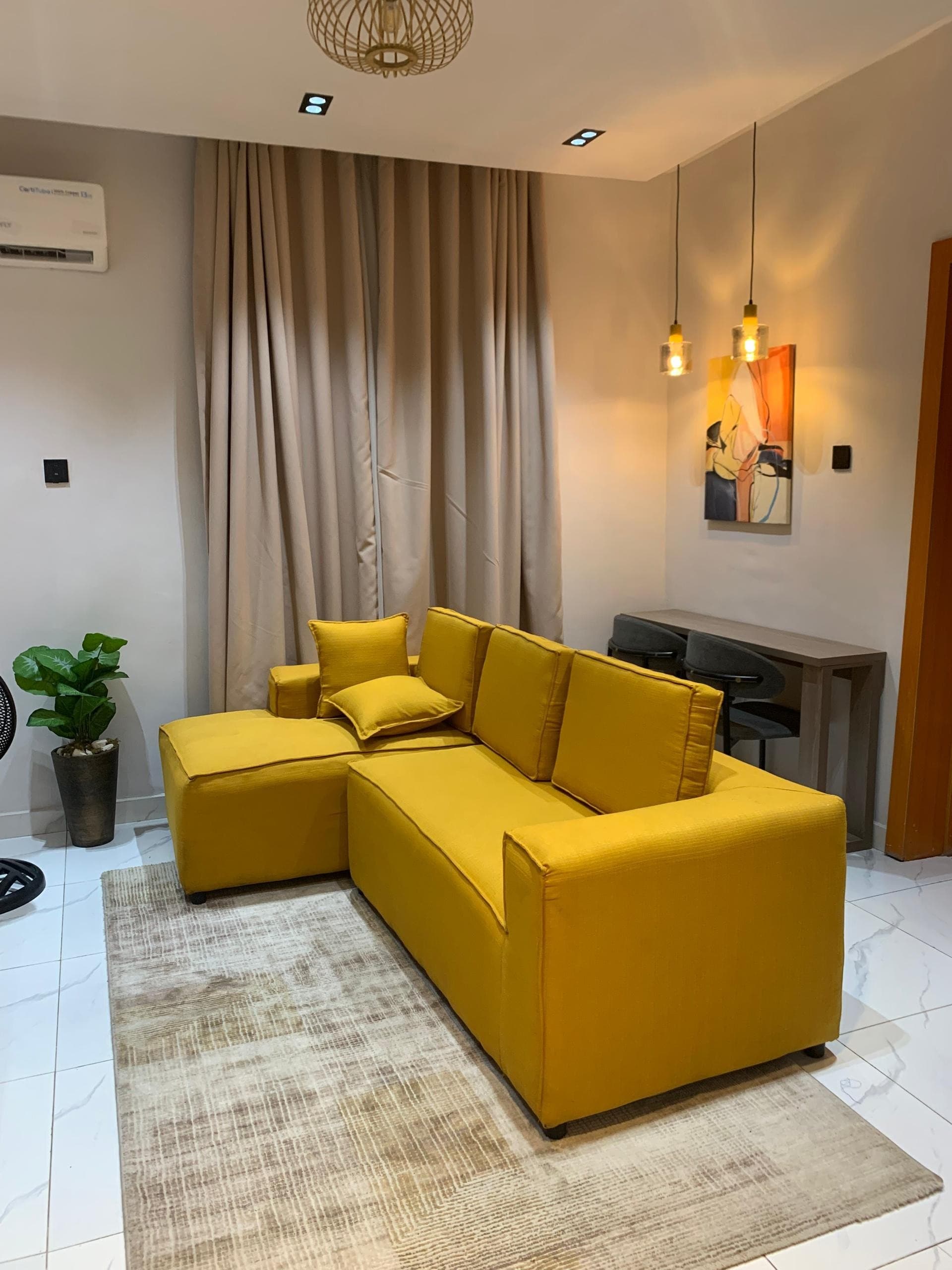 D2 Luxury 1 Bedroom - Image 4