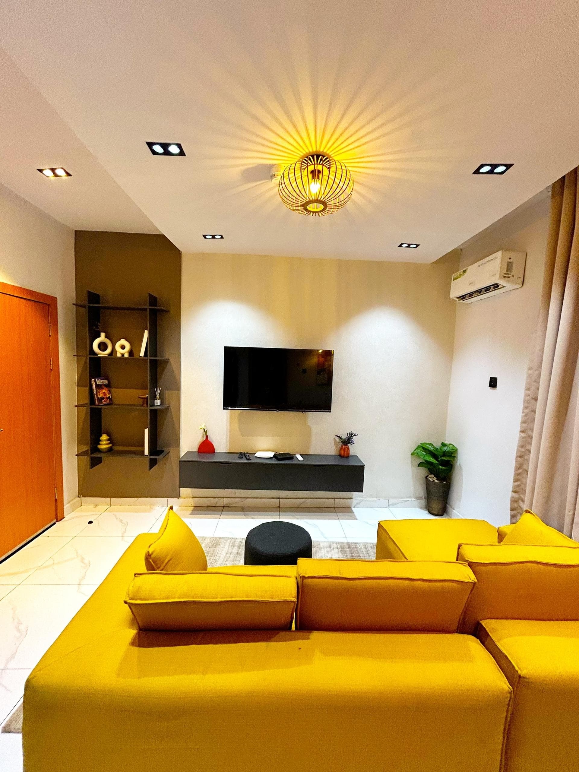 D2 Luxury 1 Bedroom - Image 3