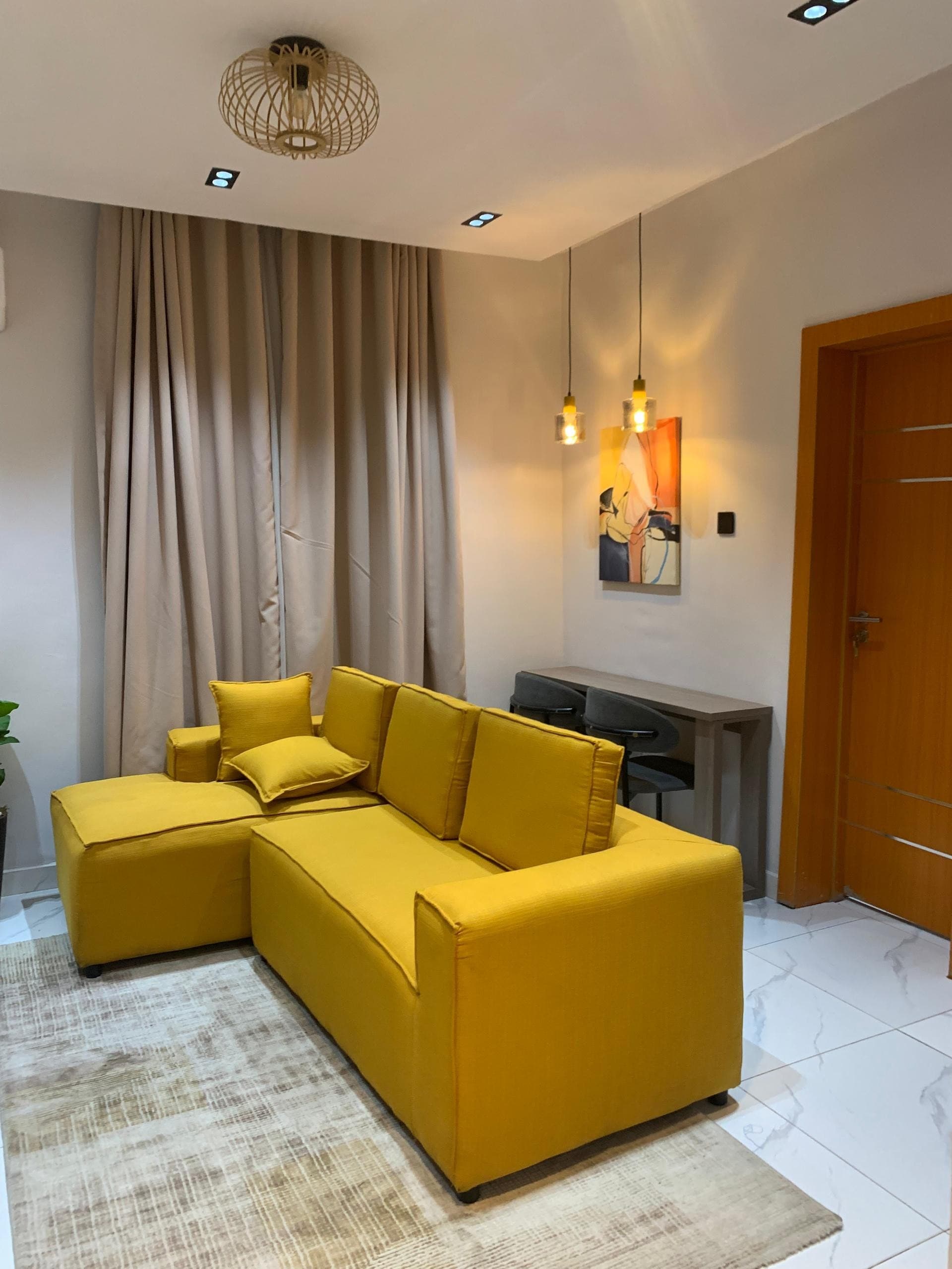 D2 Luxury 1 Bedroom - Image 5