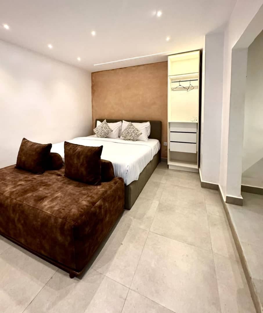 Nest and Heaven Kings Studio Apartment - Image 4