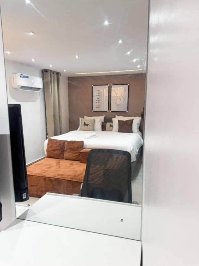 Nest and Heaven Kings Studio Apartment