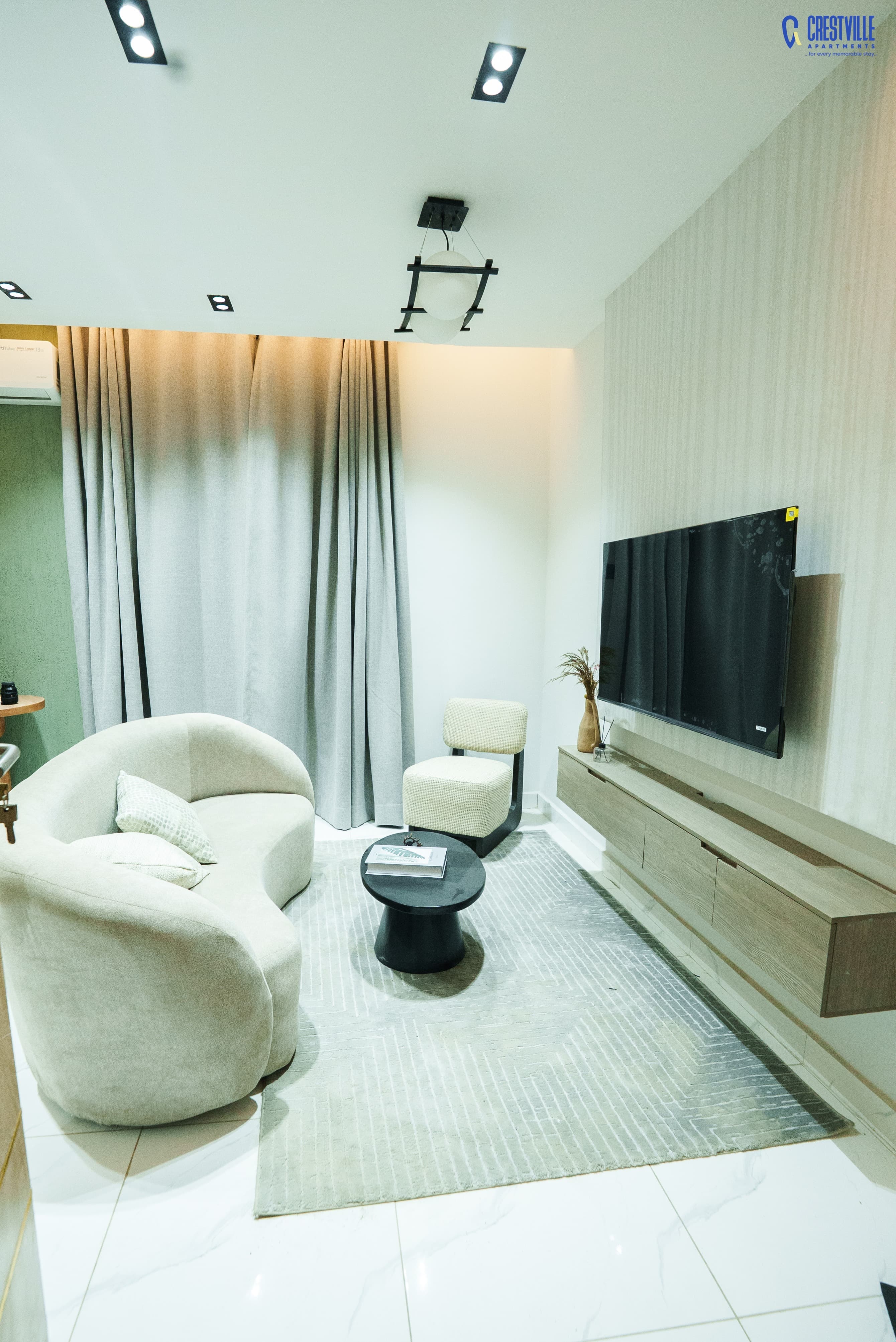E1 Luxury 1 Bedroom Apartment - Image 2