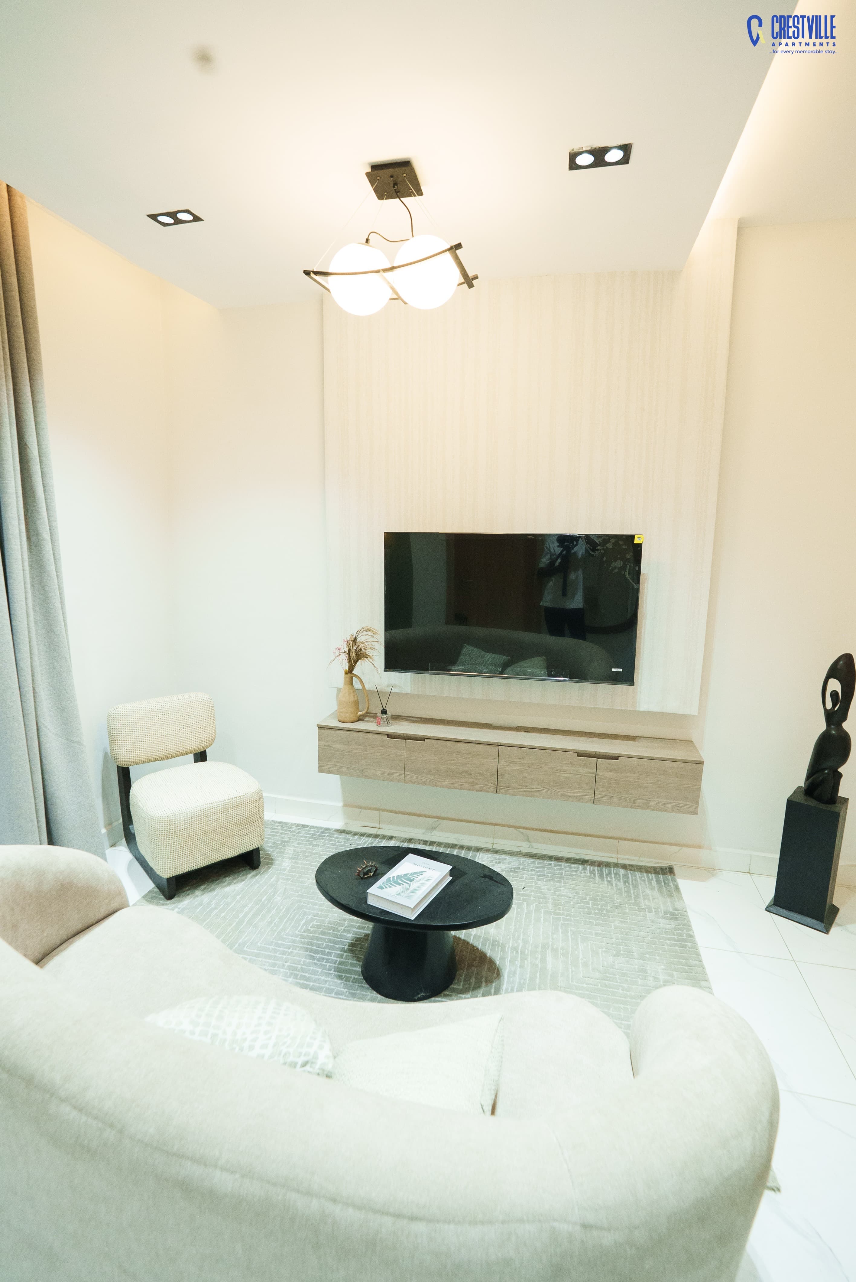 E1 Luxury 1 Bedroom Apartment - Image 3