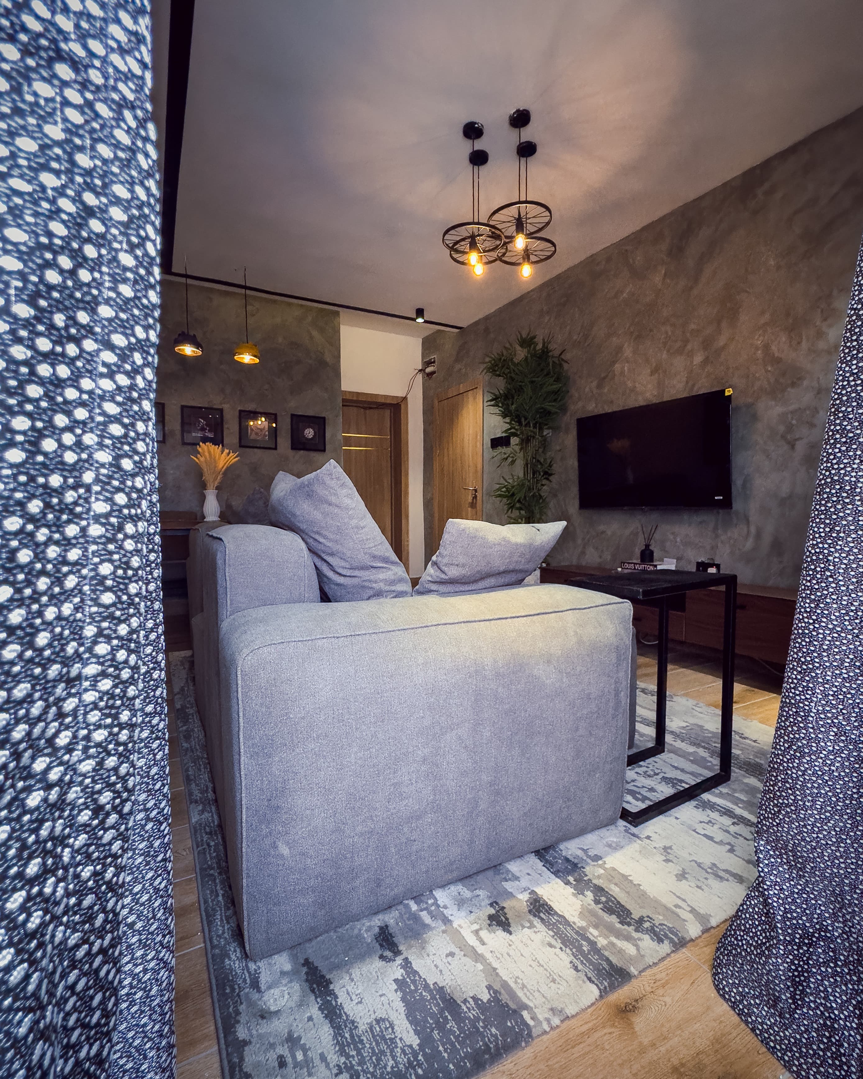 E7 Signature One-Bedroom - Image 3