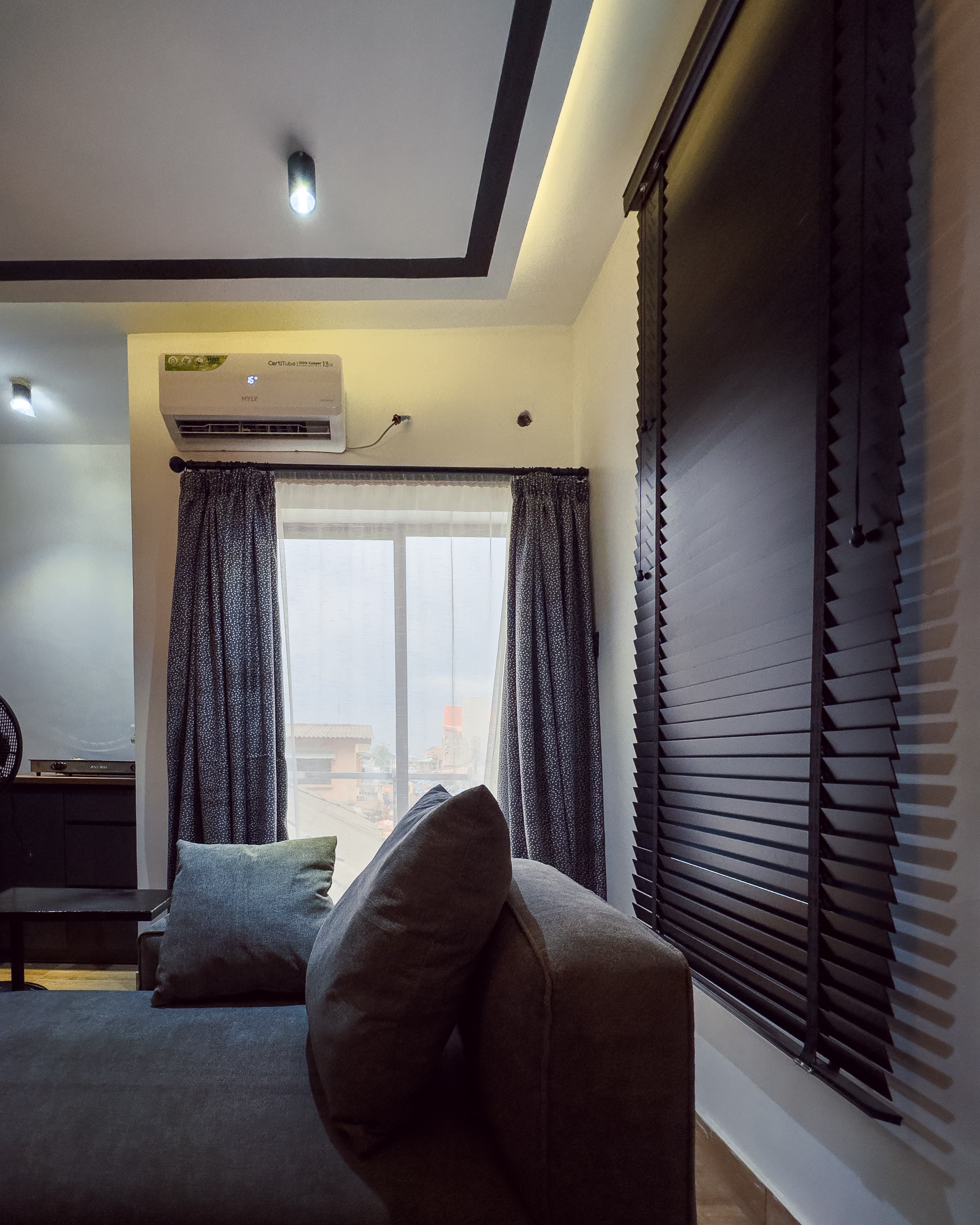 E7 Signature One-Bedroom - Image 4